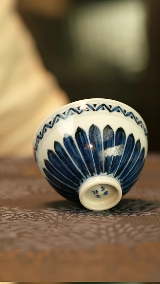 中式仿明菊瓣鸡心杯