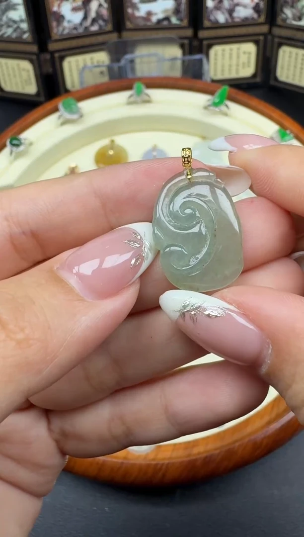 吊坠(赠链)18K金镶嵌翡翠如意