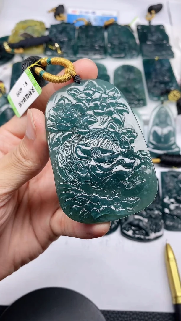 颈饰未镶嵌翡翠