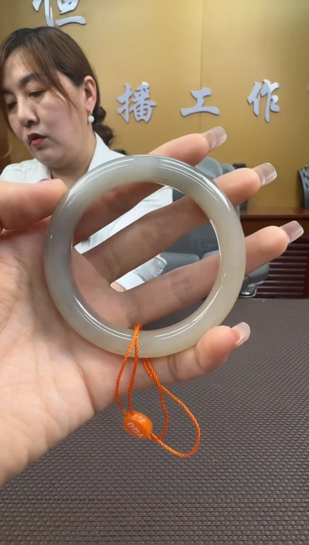 【闪购商品】和田玉手镯未镶嵌56