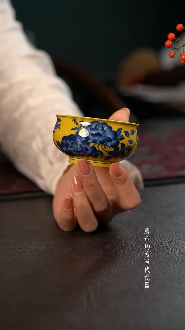 洪印慕明黄釉月季双燕炉式杯