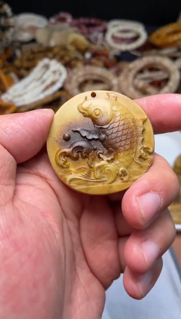 鹿骨其他素***界杂件471-鹿角雕刻饼子