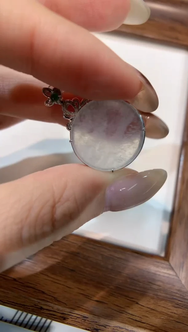 颈饰18K金镶嵌翡翠无事牌