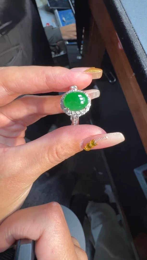 未镶嵌定制翡翠翡翠A货有轻微色差属于正常现象，戒指多样性发货1
