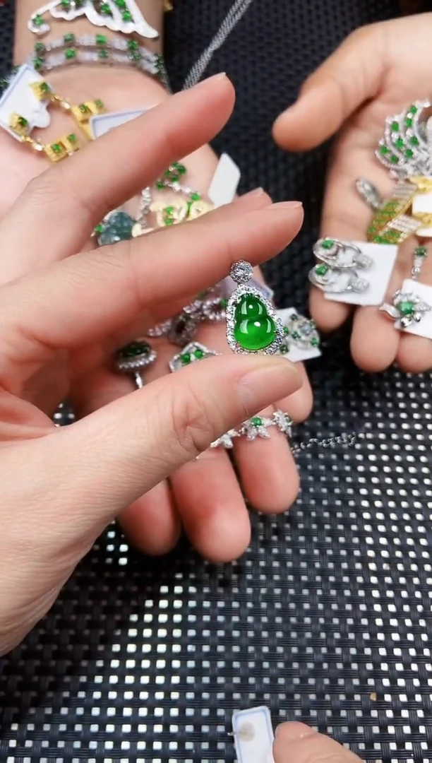 【闪购商品】翡翠吊坠(不含链)未镶嵌111111111