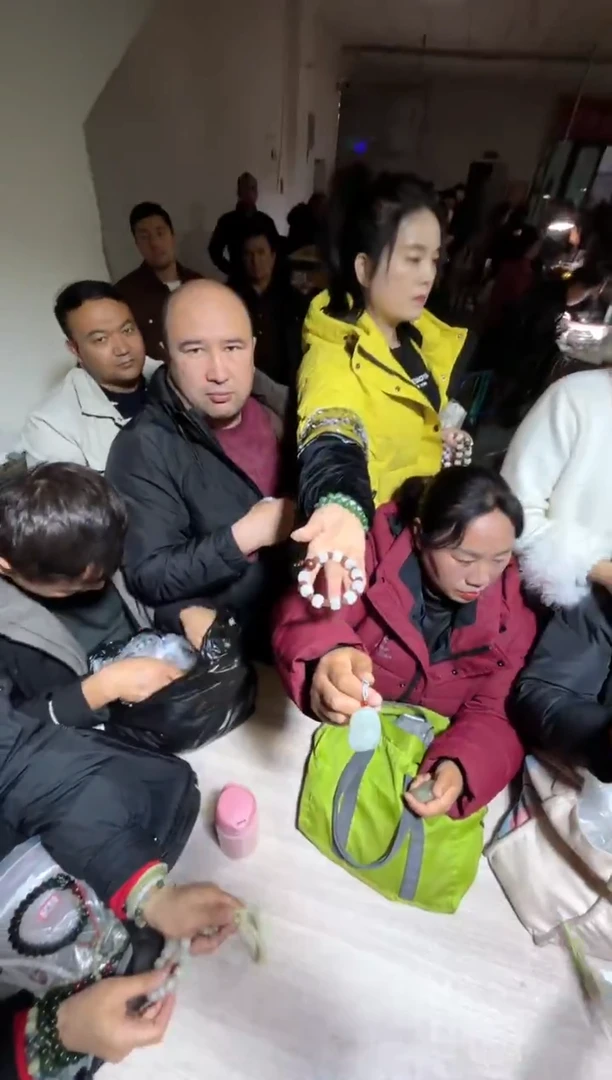 未镶嵌和田玉（糖玉）挂件和田玉