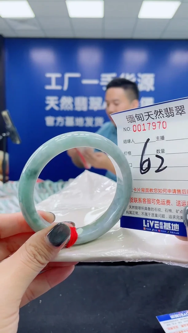 未镶嵌手镯翡翠天然翡翠手镯