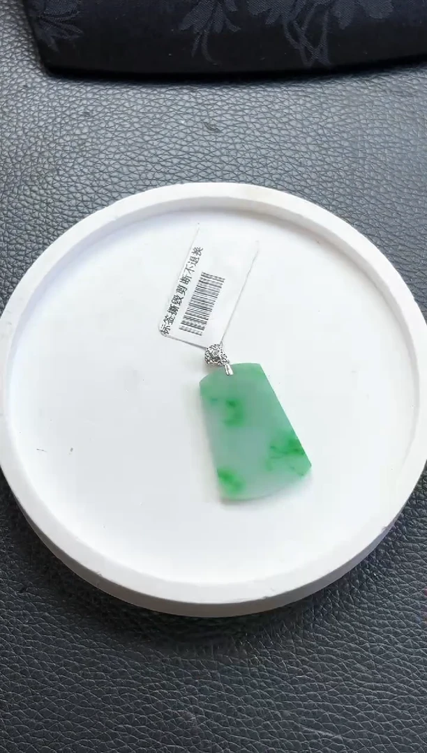 【闪购商品】翡翠颈饰18K金镶嵌无事牌