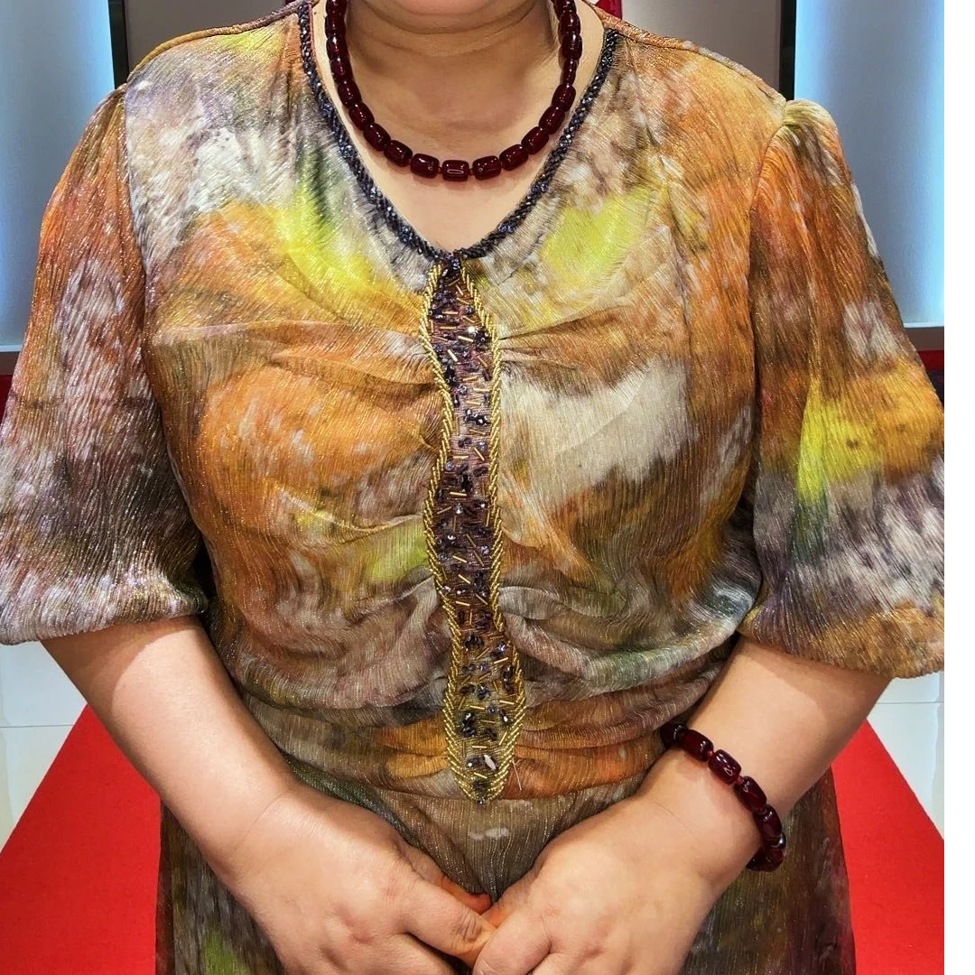 时尚网纱钉珠v领连衣裙