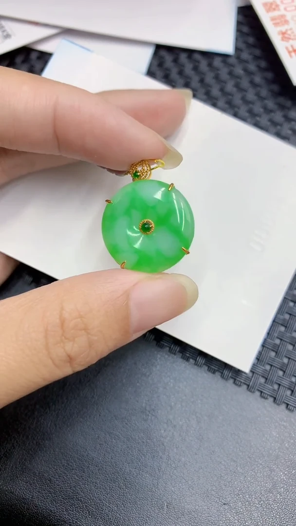 【闪购商品】翡翠颈饰18K金镶嵌            8