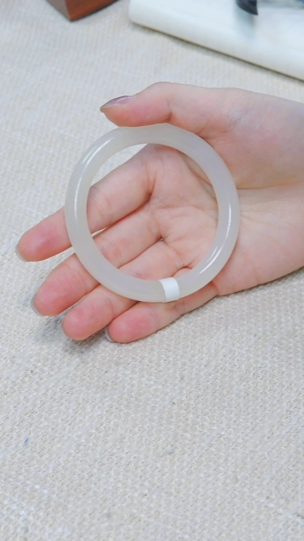 和田玉手镯未镶嵌54圈口冰藕粉手镯