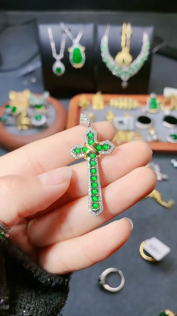 【闪购商品】翡翠毛衣链银S925镶嵌吊坠