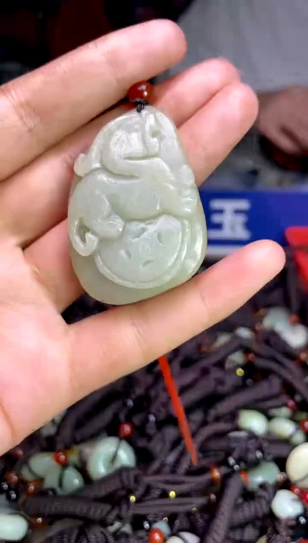 未镶嵌和田玉挂件1