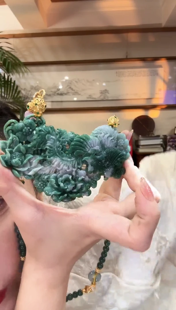 翡翠未镶嵌颈饰国风