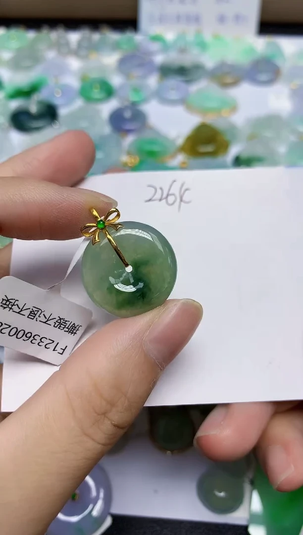 翡翠18K金镶嵌颈饰11111111111