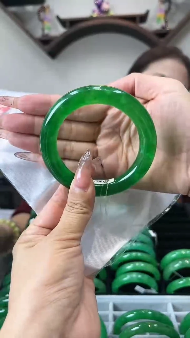 【闪购商品】砖雕闪74 圈口59.8 独货手镯