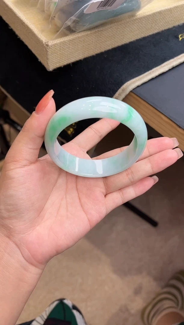 未镶嵌手镯翡翠手镯