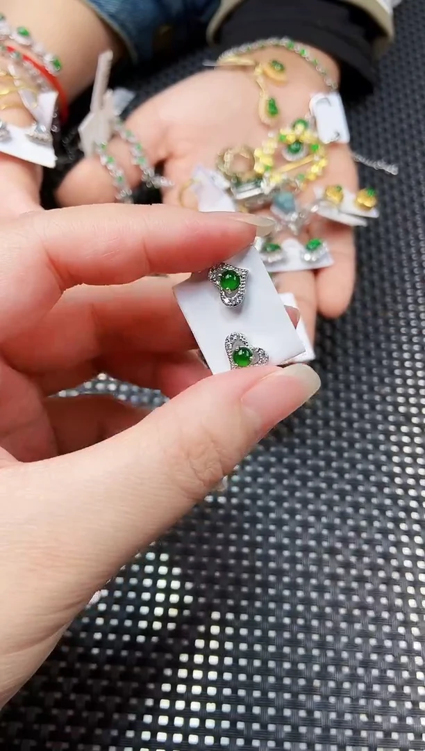 【闪购商品】翡翠耳饰未镶嵌111111111