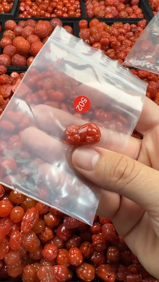 南红玛瑙未镶嵌颈饰1