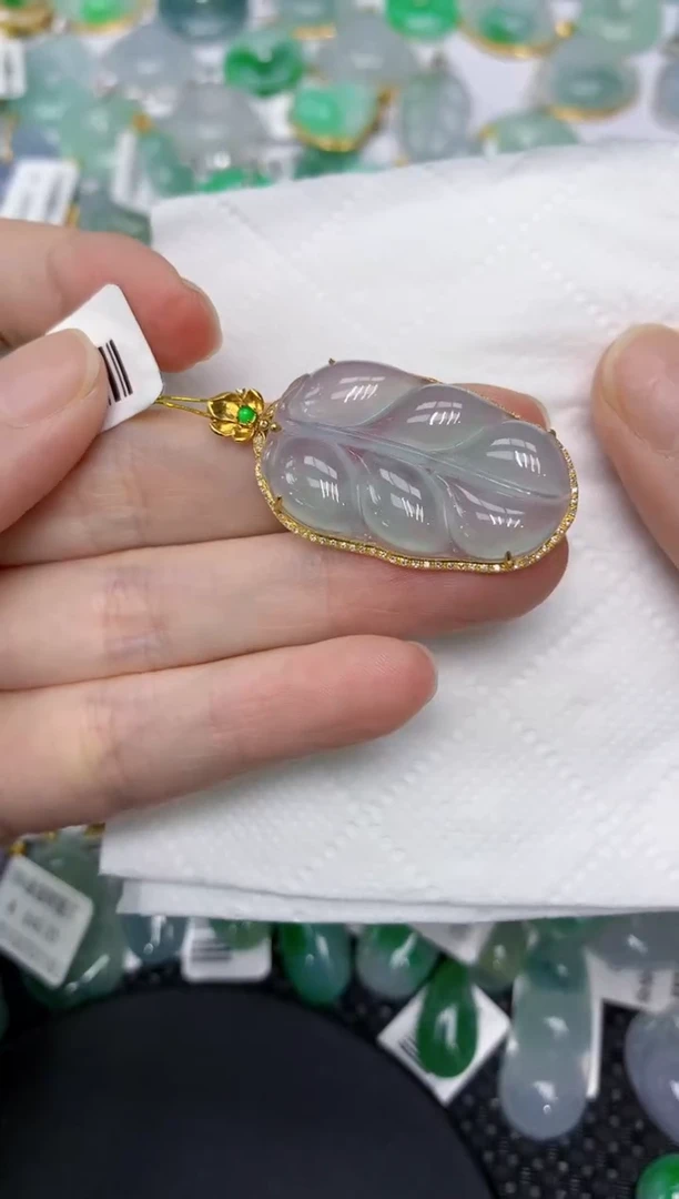 颈饰18K金镶嵌翡翠1