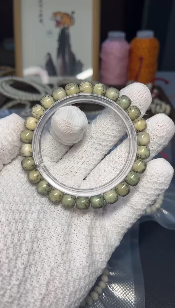 星月菩提吊坠98灵玉绿幽灵满绿河豚半壁留白