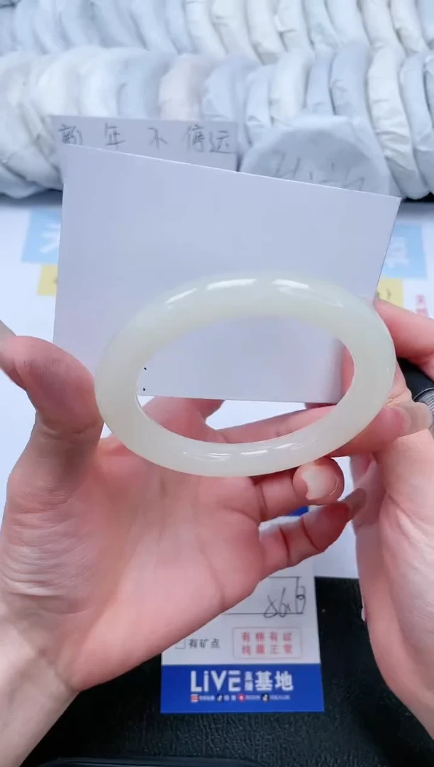 【闪购商品】石英质玉手镯未镶嵌T85-56.6