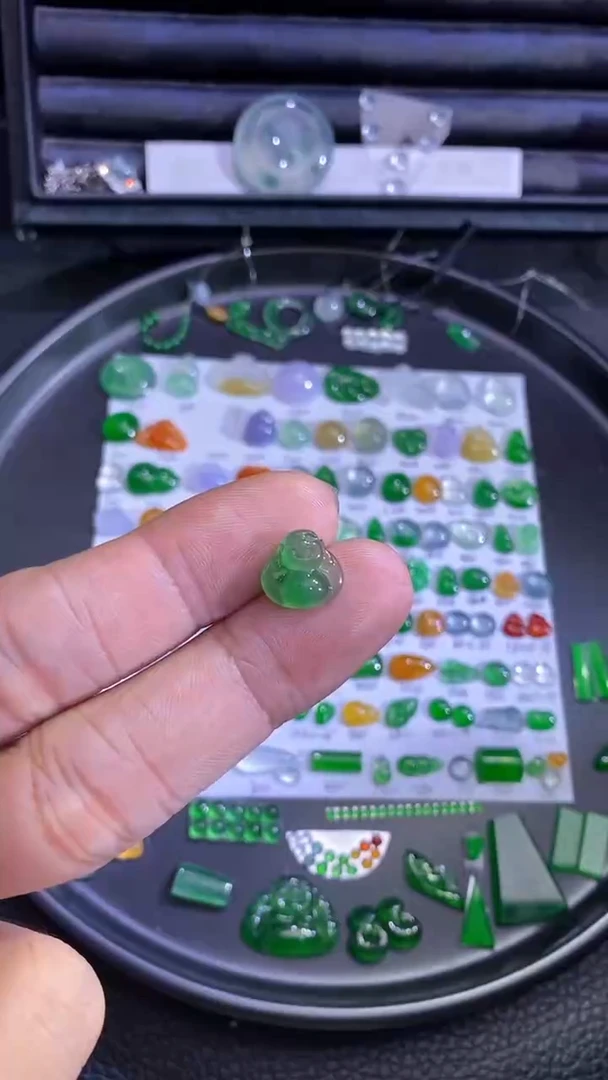 未镶嵌挂件翡翠佛