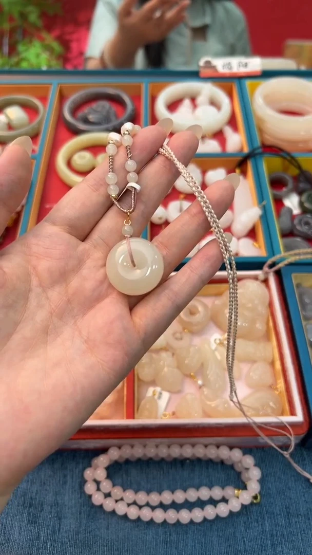 和田玉未镶嵌颈饰藕粉面包平安扣25mm