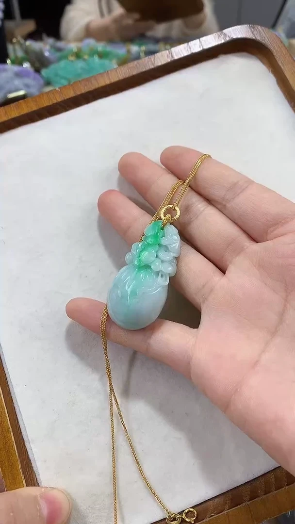 颈饰未镶嵌翡翠吊坠