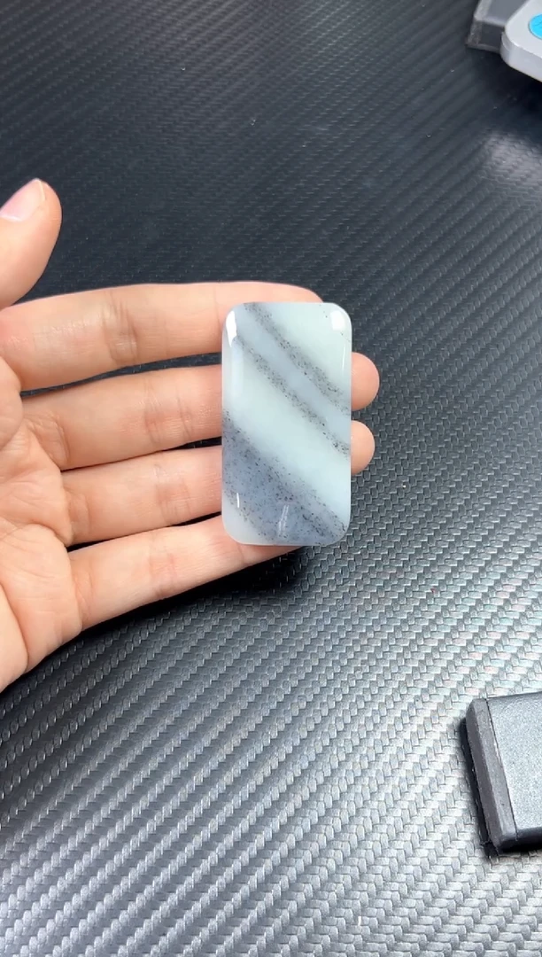 和田玉未镶嵌吊坠(赠链)且末微色差远矿吊坠