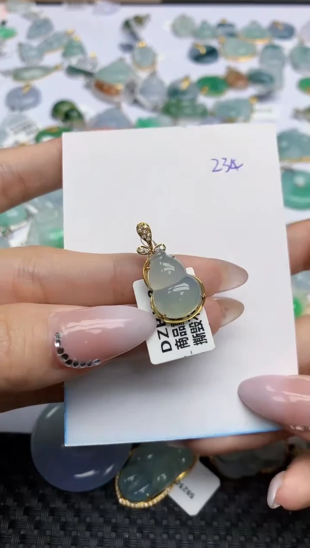 【闪购商品】翡翠颈饰18K金镶嵌天然翡翠A货