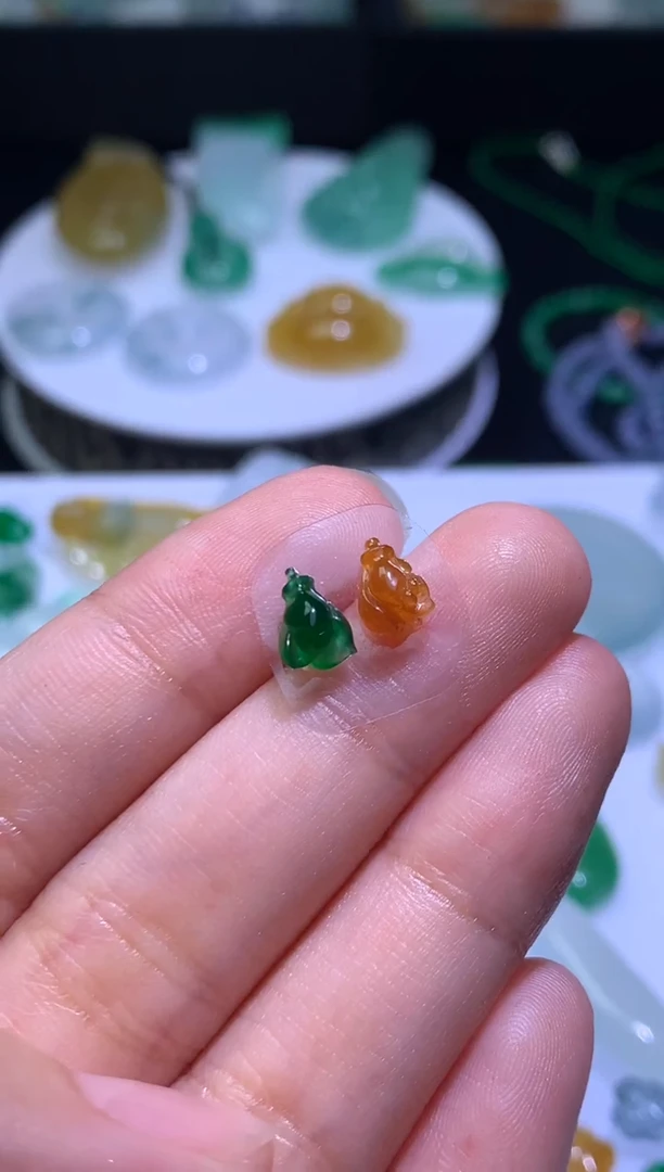 未镶嵌定制翡翠毛货