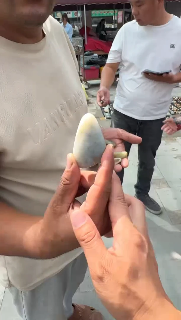 未镶嵌和田玉（糖玉）挂件和田玉