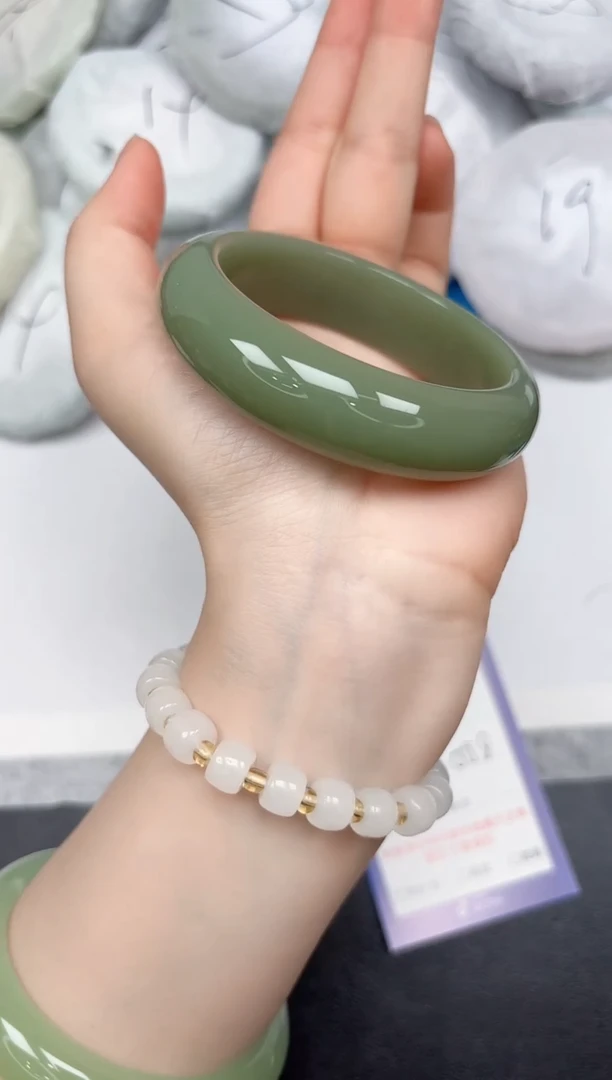 未镶嵌手镯石英质玉A157/55.8