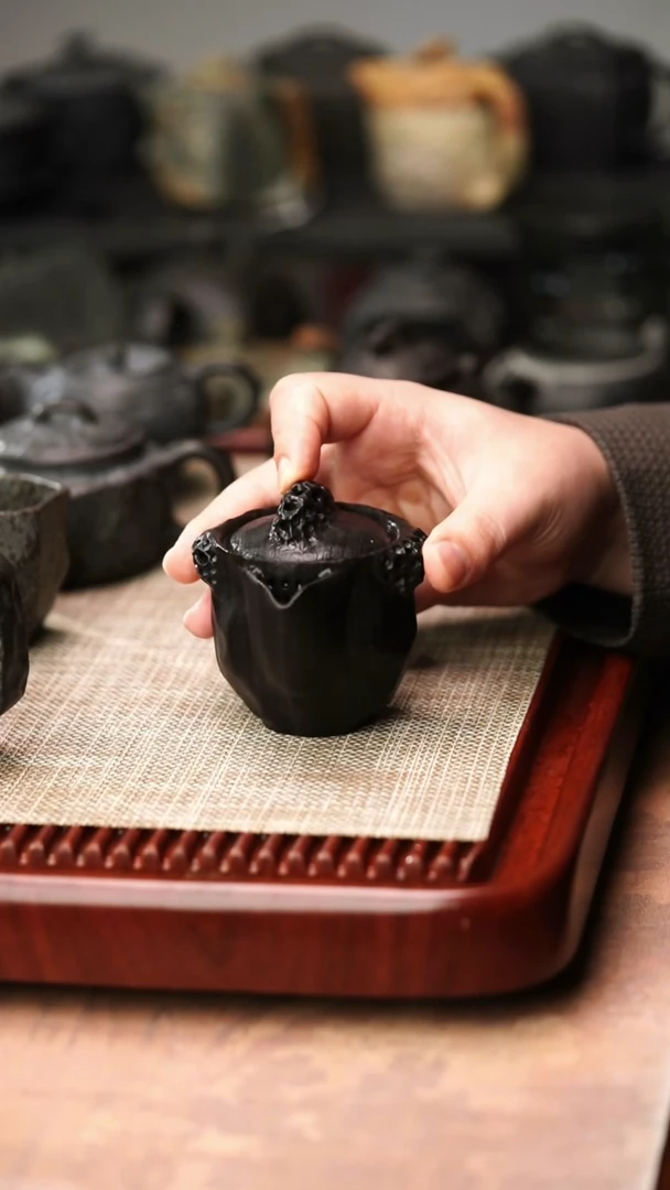 归玉堂冰碛岩重工雕刻透光太湖石宝瓶150CC