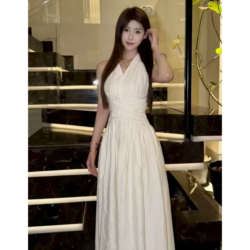 法式气质修身显瘦挂脖连衣裙女2025年夏季新款收腰度假风无袖长裙