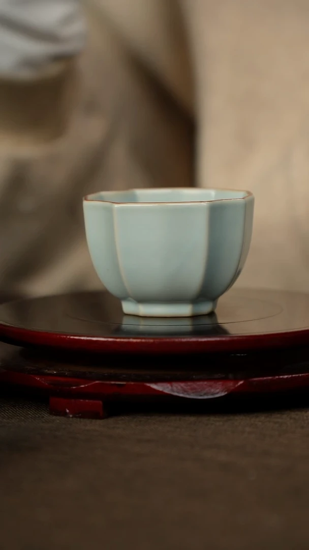 微微瑕 大口径四方葵口杯 无底款