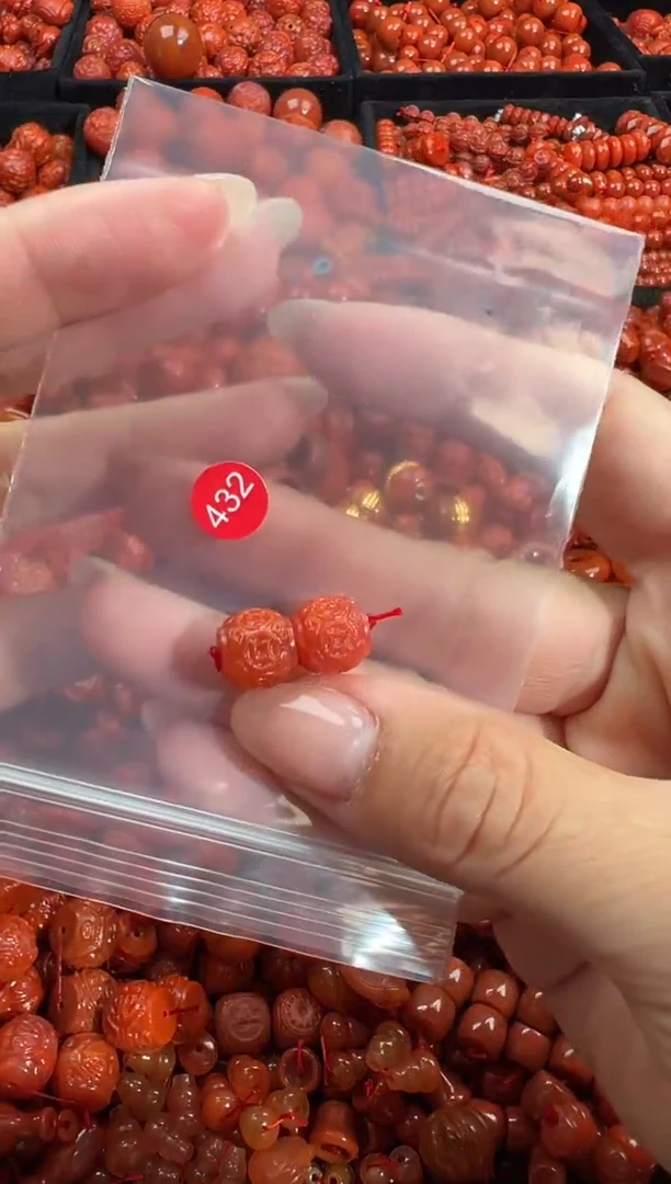 南红玛瑙未镶嵌颈饰1