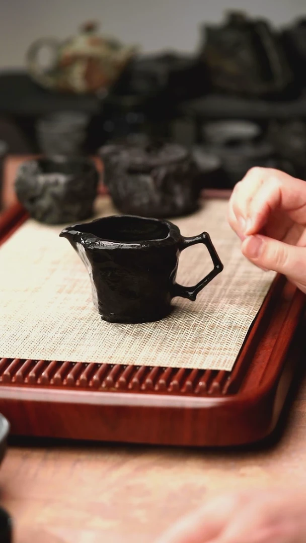 归玉堂冰碛岩重工雕刻手柄方公道