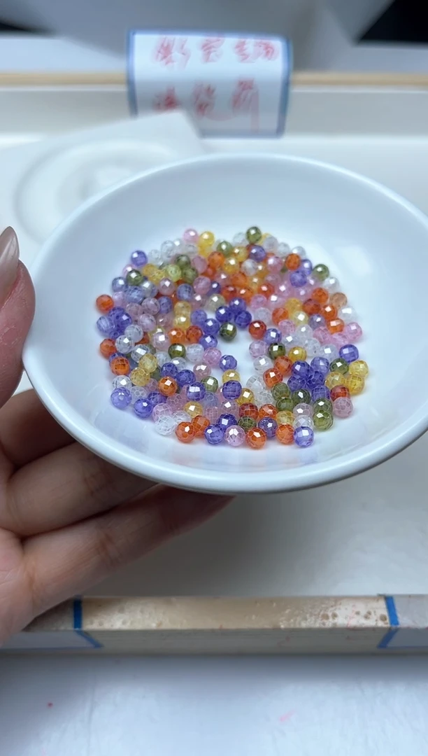 散珠天然锆石未镶嵌B2086 彩锆石切面4mm50个15元