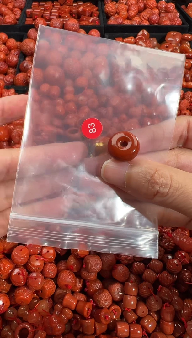 南红玛瑙未镶嵌颈饰1