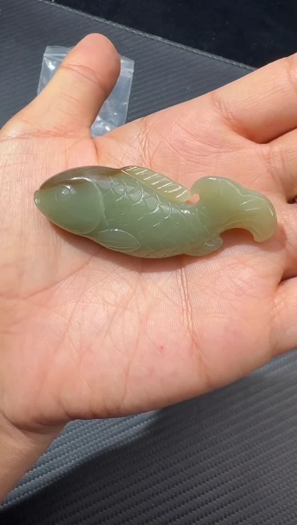 吊坠(不含链)未镶嵌和田玉若羌微色差糖青黄口吊坠确认返65米