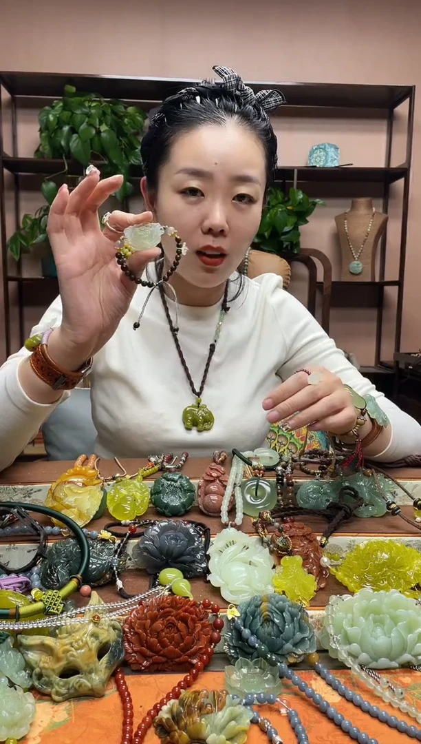 未镶嵌岫玉吊坠多样性发货发其中之一