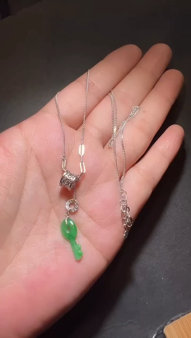 颈饰银S925镶嵌翡翠翡翠钥匙吊坠