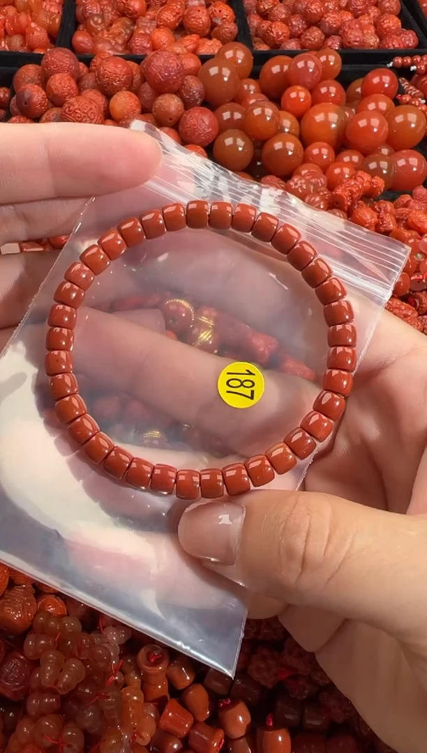 南红玛瑙未镶嵌颈饰1