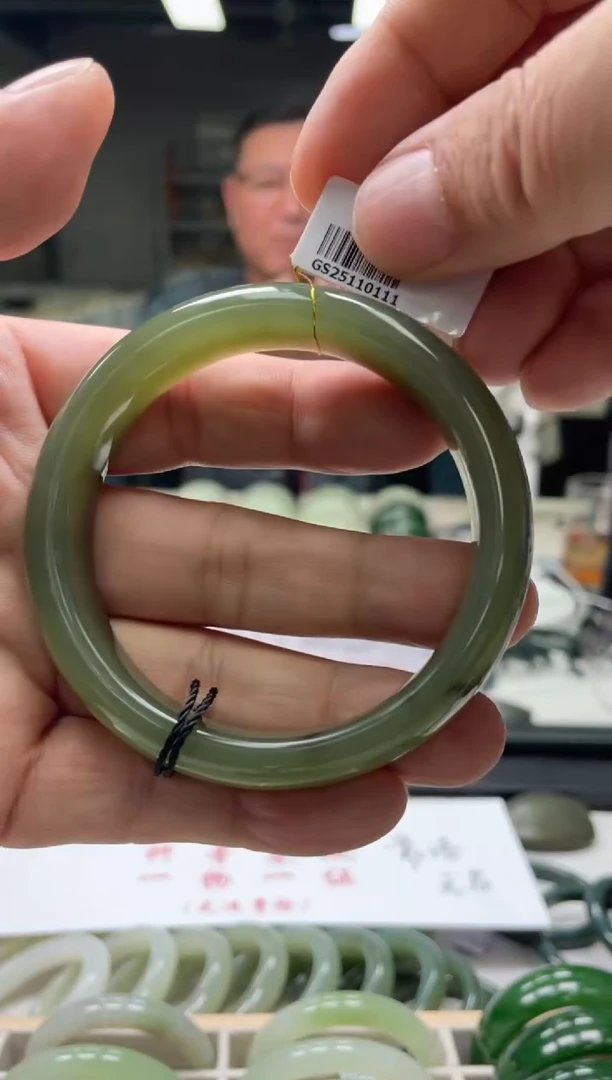 【闪购商品】和田玉手镯未镶嵌编码0111 圈口60-61