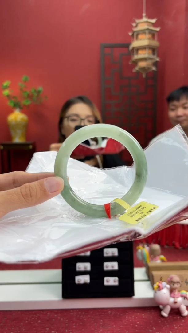 未镶嵌手镯（圆镯）翡翠翡翠手镯1