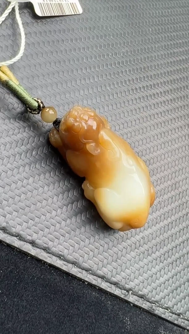 吊坠(不含链)未镶嵌和田玉且末微色差金山糖白貔貅吊坠
