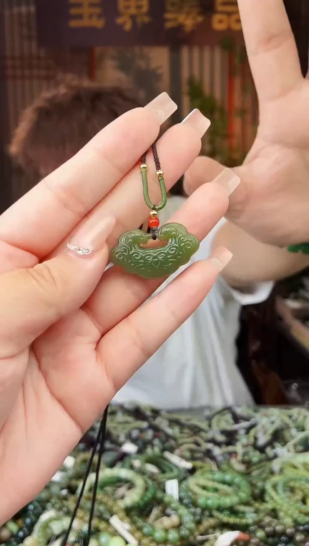 和田玉未镶嵌颈饰拍一发一