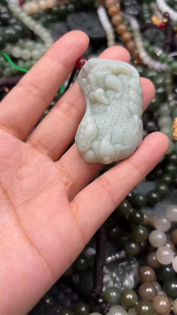 颈饰未镶嵌和田玉1